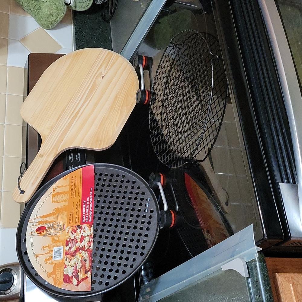Three Pcs.Pizza Pan, Board & Rack. - Picture 7 of 11